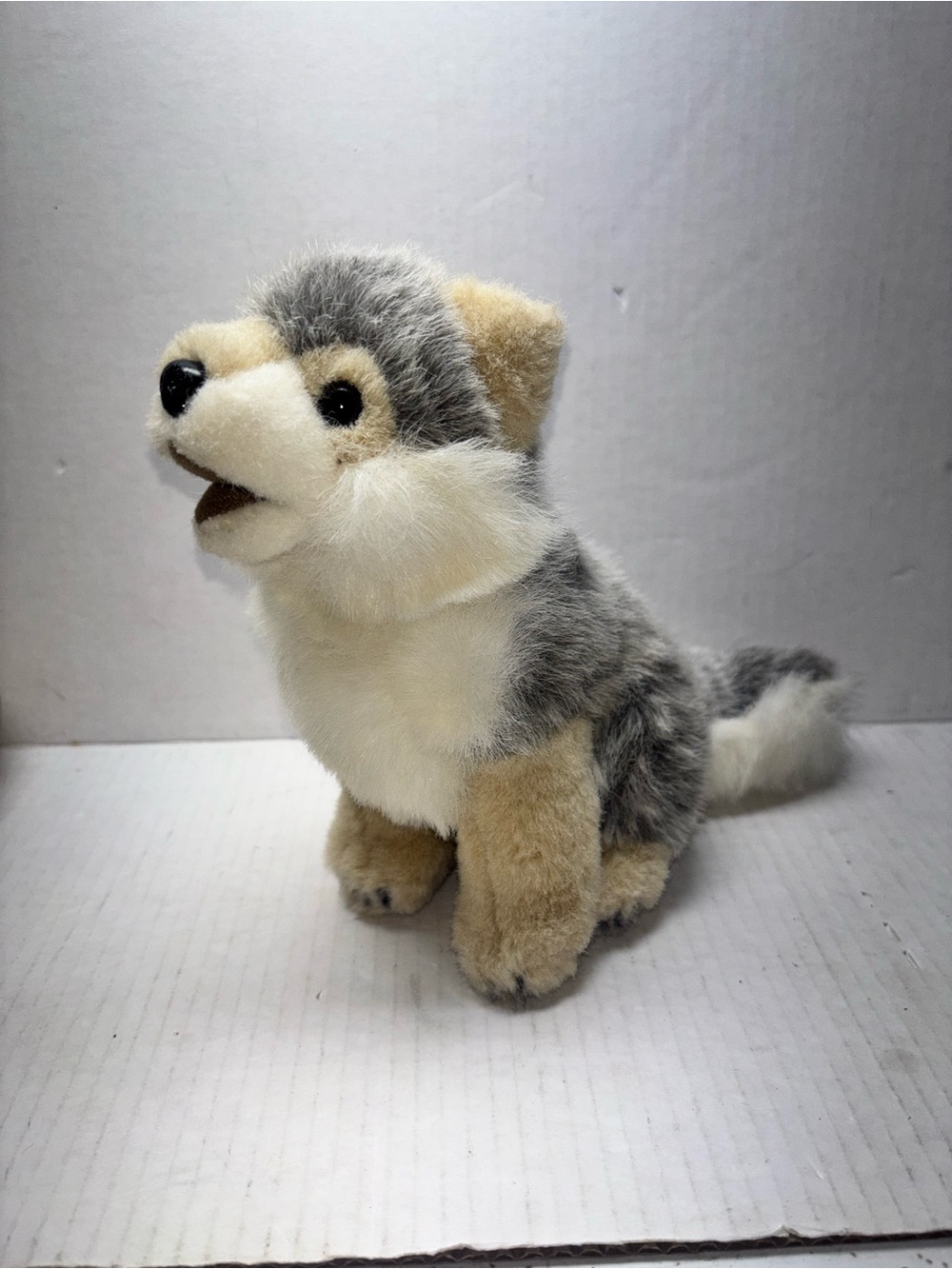 Defenders of Wildlife 9"
Howling Gray Wolf Plush
Stuffed Animal Pup
Retired